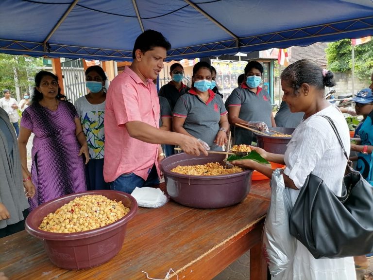 “දානං සග්ගස්ස සෝපානං” Anuradhapura Public Library – Kadala Dansala